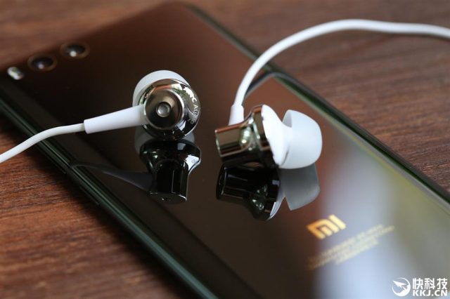 Xiaomi lanza sus auriculares con conexión Type-C y diseño en titanio